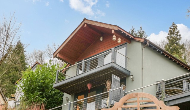 PARADISE FOUND, pet friendly, with hot tub in Symonds Yat