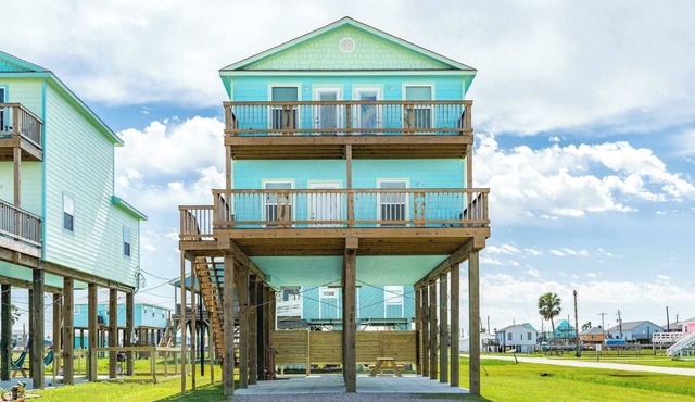 Paradise Found: Spacious Beach House with Ocean Views & Deck