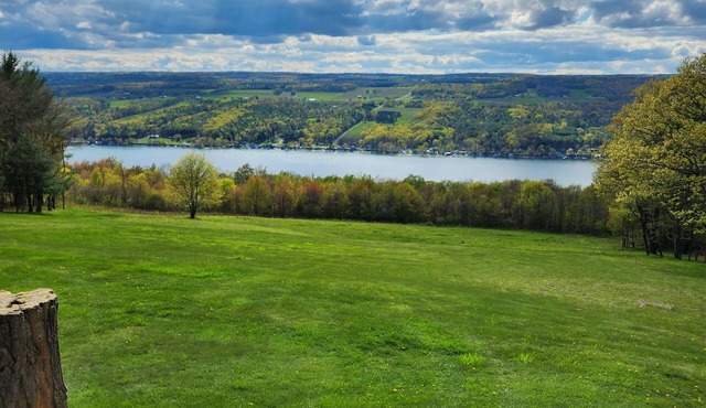 Paradise. Front deck. All comforts of home. Great view. Serenity.