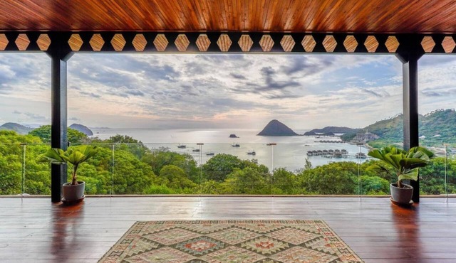 PARADISE GARAGE KOMODO VILLA