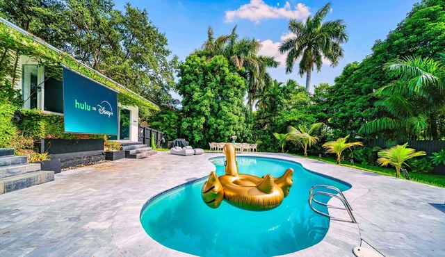 Paradise Getaway | Heated Pool, BBQ, Movie Screen