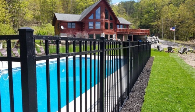 Paradise getaway log home with pool - Cazenovia 10 min away