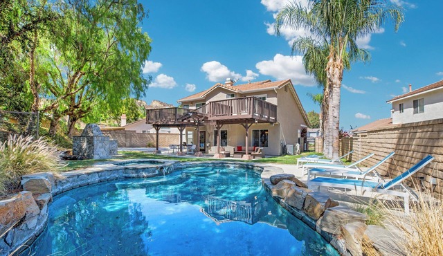 Paradise Getaway near Six Flags with Pool and BBQ!