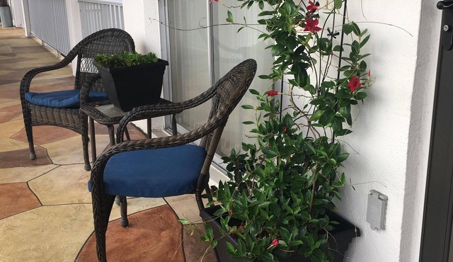 Paradise! Gulf beach, On bay, bike, fish, kayak, relax, shop, swim, tennis.