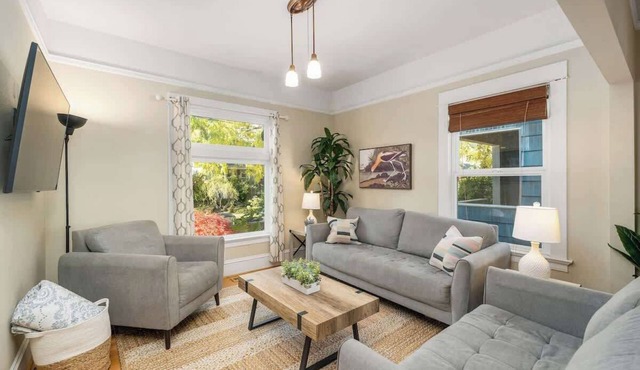 Paradise Haven-4 BR/2BA- Near Laurelhurst Park