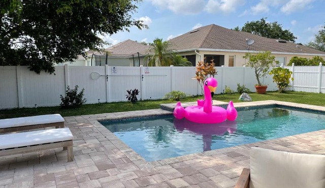 Paradise Heated Pool Home Near IMG and Siesta Key Beach