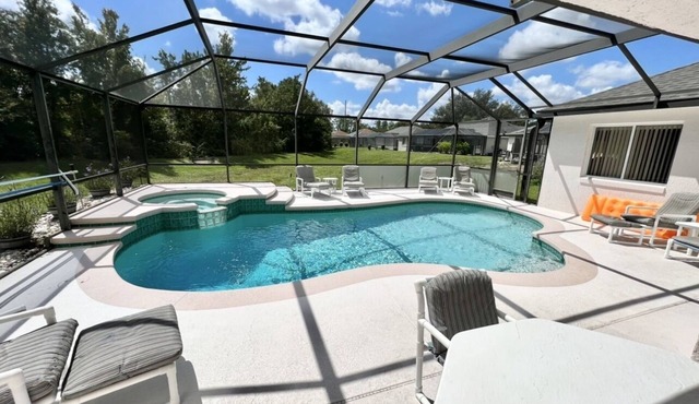 Paradise home 4bd 3 ba with Pool close to parks!
