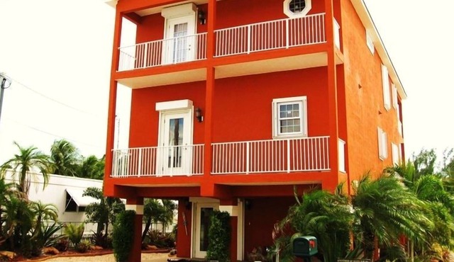 PARADISE HOME AWAY FROM HOME!!