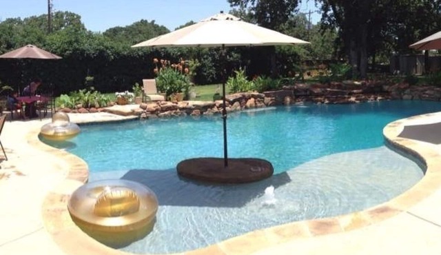 Paradise Home with Pool and Complete Outdoor Living Area w Grill and Fireplace
