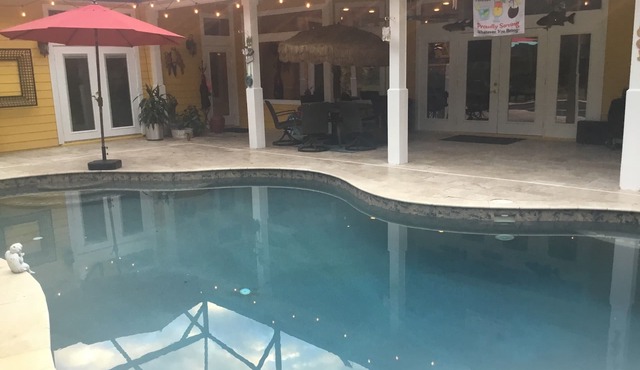 Paradise in a country setting. 2 BDRM 1100 SQ FT apartment. 1 King ,1 Queen