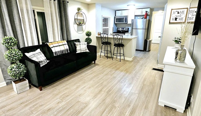 Paradise in Grand Rapids W/backyard fireplace. Pet friendly.