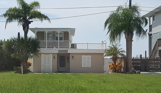 Paradise in Hudson with stunning gulf views. First class fishing and boating.