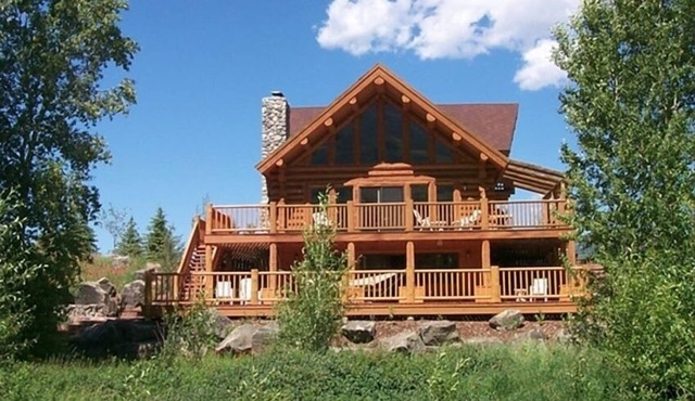 Paradise in Montana Log HomenGrizmo Cabin
