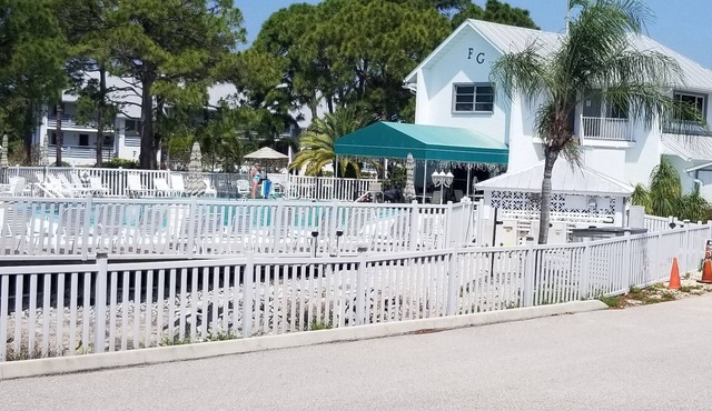 Paradise in sunny Englewood FL - immaculate 1st floor condo close to beaches!