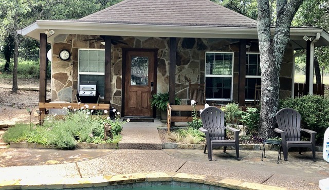 Paradise in the country. Guest house with pool. Pet friendly. No cleaning fees.