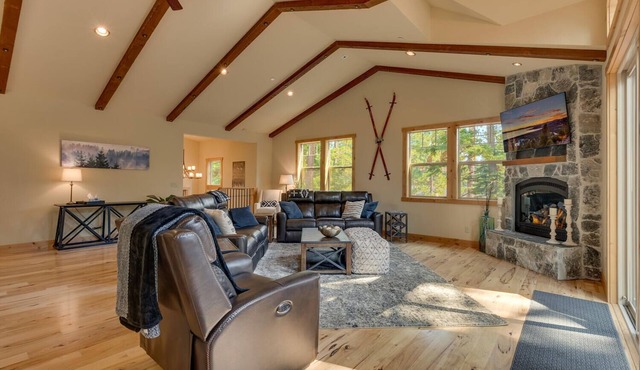 Paradise in the Pines By Tahoe Getaways - Luxury 4BR, Wooded Views, Near Lake