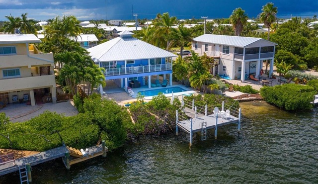 Paradise in the Keys - 2/2 Open Water with a pool. House is open to a 6 month