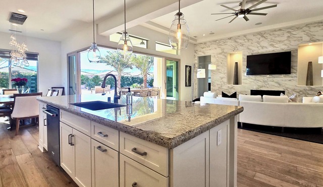 Paradise Island: Luxury Villa with Panoramic Views and Clubhouse Access.managed by Greenday!