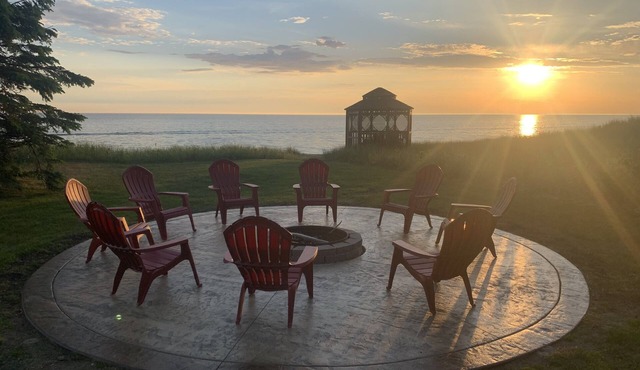 Paradise Lake Michigan Beach home with inground pool, hot tub, sleeps 20