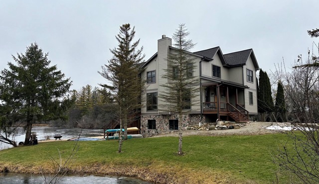 Paradise! Luxury 50-acre lakefront retreat. Swim, fish, kayak