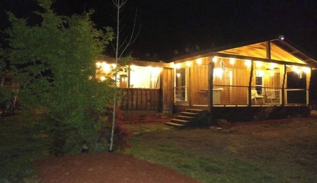 Paradise Mountain Getaway! Hot Tub to Relax after Hiking, Fishing, & Fun Here!