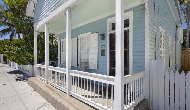 Paradise on Eaton- 3 bedroom 3 bath home w/private pool near Historic Seaport