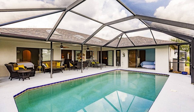 Paradise on Everest: 3 Bedroom Waterfront Heated Pool Home. Minutes to the Gulf