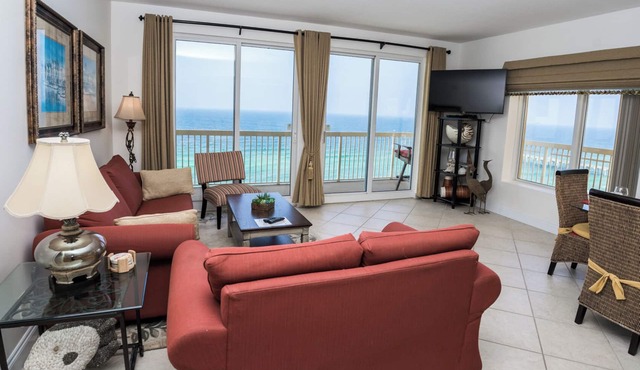 PARADISE ON THE OCEAN! TWO FREE BEACH CHAIR, FREE VIP PARKING SPACE!