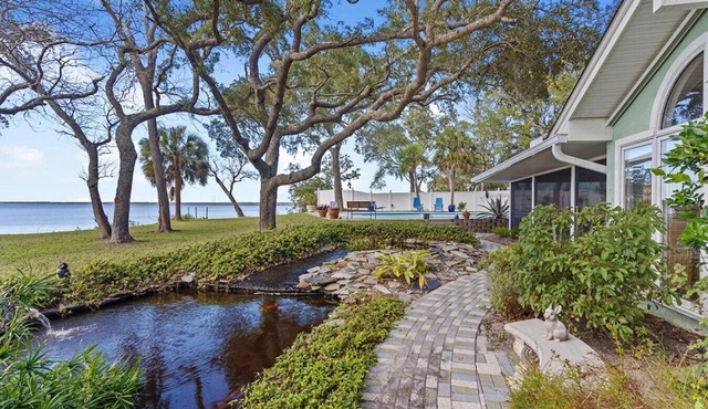 Paradise On The Bay - 4 bed 3 bath, Hot Tub, Large Pool!