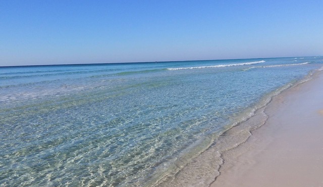 Paradise On The Beach With Crystal Clear Water & Gulf Front Complex-2 BR Suites