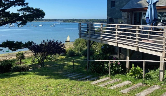 Paradise on the water