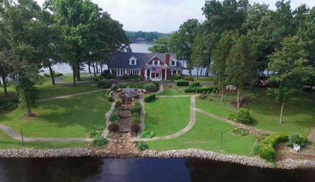 Paradise On The Lake ~ Luxurious Peninsula Property ~ Best View On The Lake!
