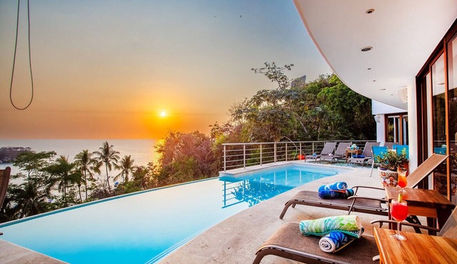 Paradise over the Pacific, private chef and staff, pool