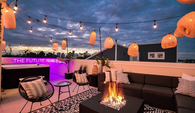 Paradise Palace Best Rooftop in HTX w Hot Tub