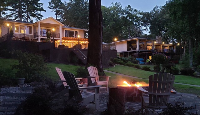 "Paradise Palms" Luxurious home on Lake Hamilton