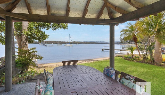 Paradise Palms - Sandy Bottom Lakefront w/Jetty!