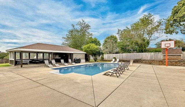 Paradise Pavilion: Grill, Picnic & Play by Pool !