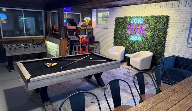 Paradise Playhouse: Heated Pool, Game Room, Mini Golf, and Infrared Sauna