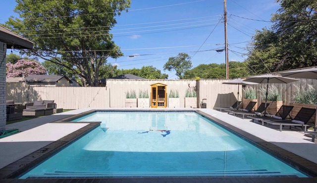 Paradise Playhouse w/Pool, Sauna, Bar & Games