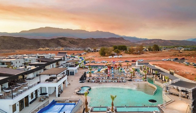 Paradise Plunge with Waterpark included