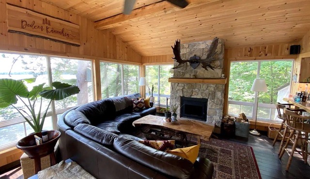 Paradise Point Cottage on Weslemkoon Lake