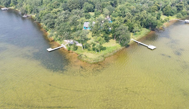 Paradise Point Family Retreat – Spacious Lake Home. Sleeps 18,Room to Entertain!