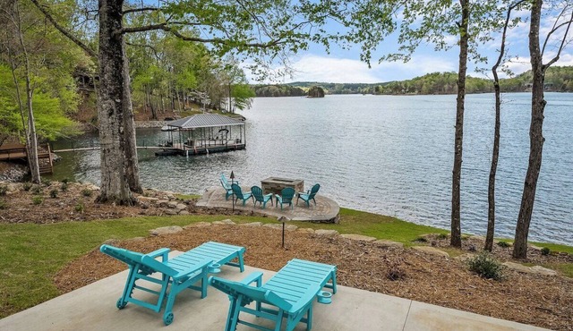 Paradise Point on Lake Keowee!