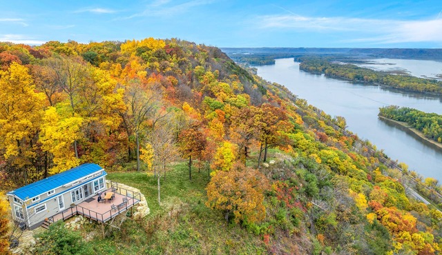 Paradise Point- Sleeps 2 HOT TUB