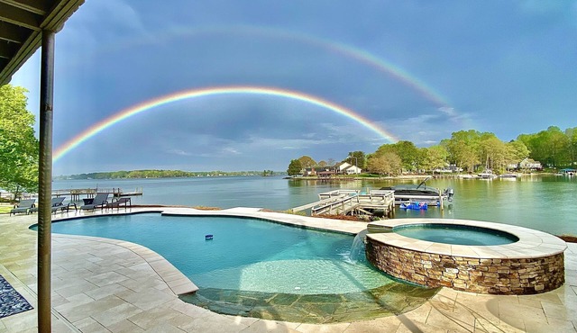 Paradise Point , Surrounded by water !
