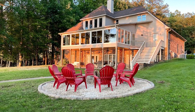 💥PARADISE POINTE: 2 Floors, 4 BDR, 7 Beds, Guests, PET FRIENDLY 🥇