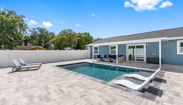 Paradise Pool & Golf retreat in the heart of Tampa, Florida! ⛳️ 🌊