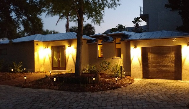 Paradise pool home nestled in private neighborhood-BOOK NOW FOR WINTER!
