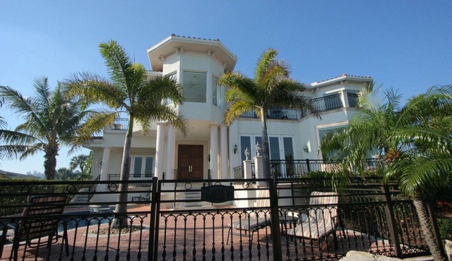 Paradise–Pool Home Close to Beach Jessmyth Estate on Longboat Key by RVA
