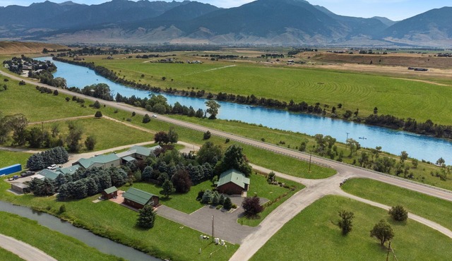 Paradise Ranch: 2 Cabins Great for Families, Wedding Guests, Montana Adventurers